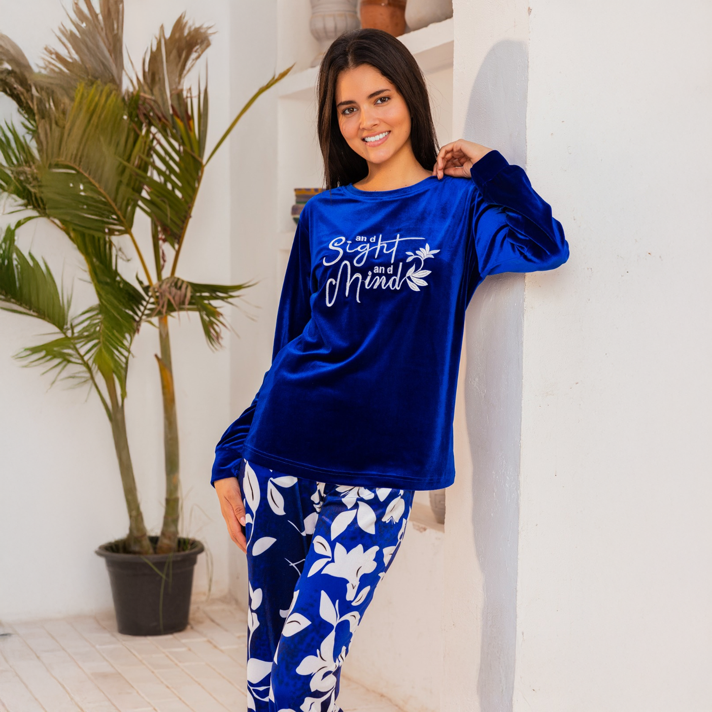 Soft velvet pajamas, plain top with embroidery White plaid trousers