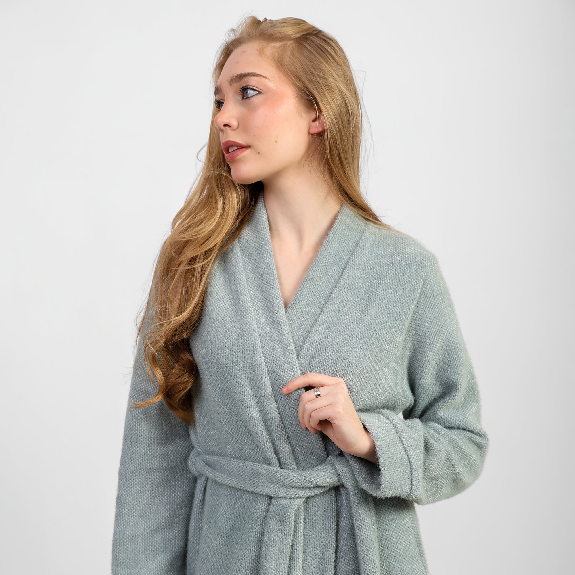 Wrap yourself in effortless warmth with this long wool robe, designed to blend comfort and refined elegance.