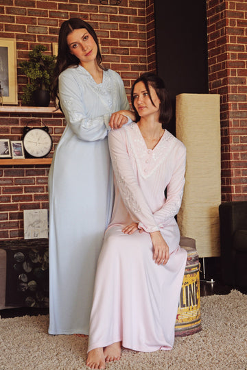 Soft, cozy home abayas designed with a long, flowy silhouette for effortless comfort and elegance.